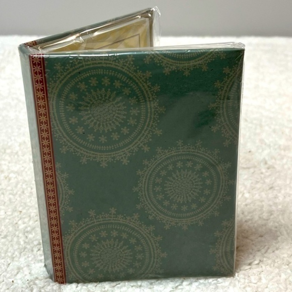 C.R. Gibson "Sierra" Vertical Brag Book Designed by Anna Griffin.